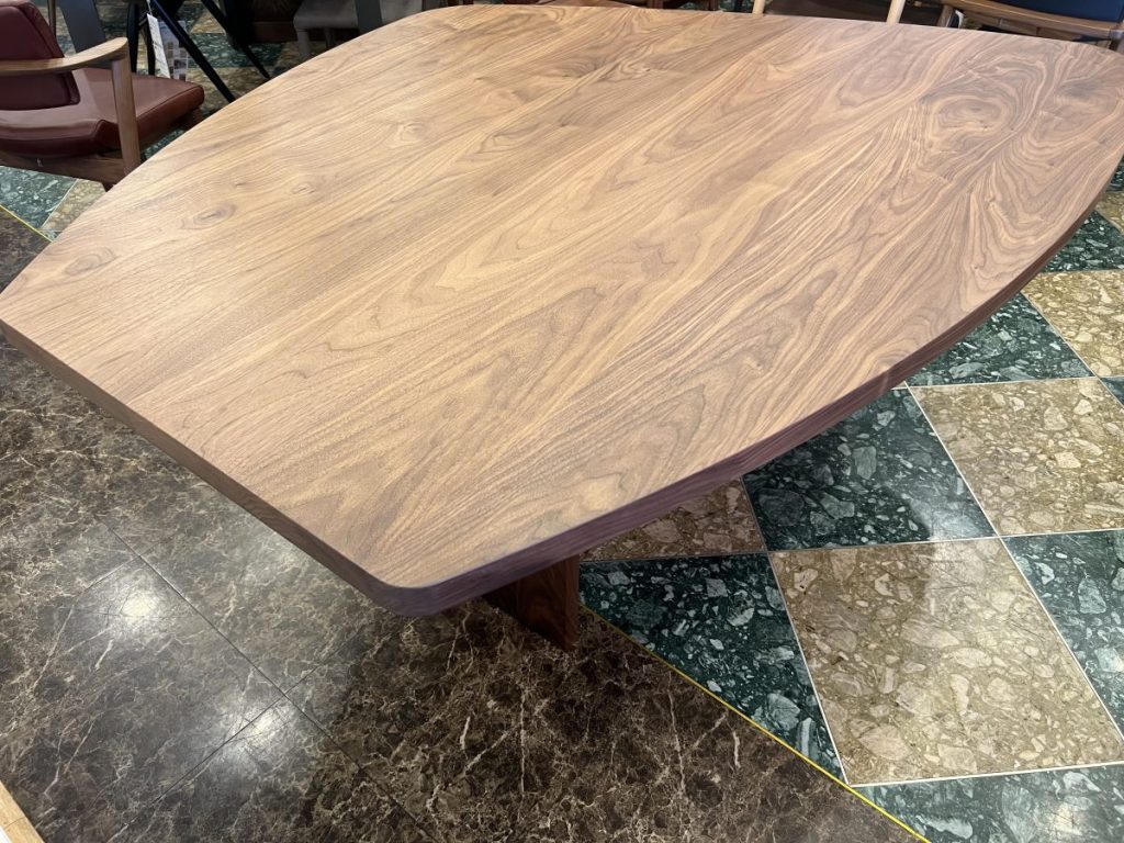 土井木工・オリジナル変形テーブルの脚
